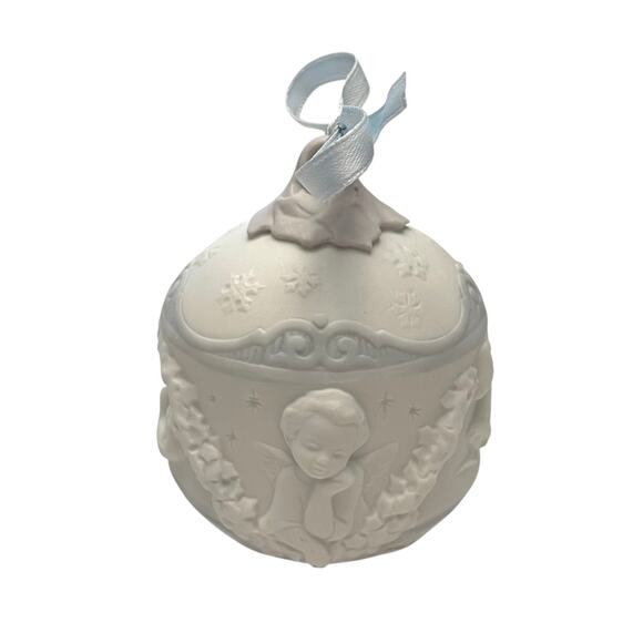 Vintage LLADRO 2000 WEDDING CHRISTMAS ORNAMENT Embossed PORCELAIN #16699 - Picture 4 of 8